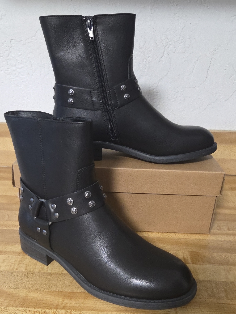 NWT "Frye and Co." Conley Woman's Booties Size 8M